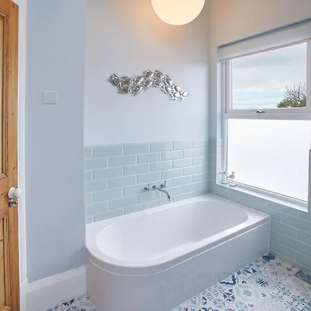 Beachcomber House Holiday home *